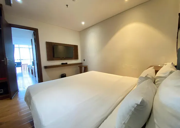 Ruby Star Da Nang - Central My Khe Beach
